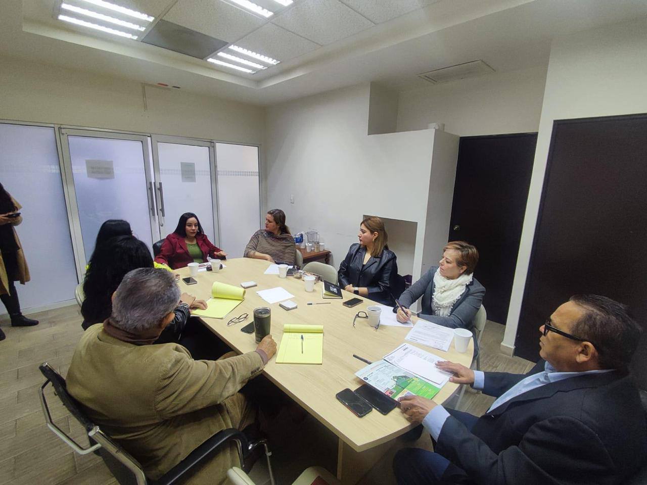 Personal de Comunicación empresarial UTH promueve servicios industriales y tecnológicos en instancias clave