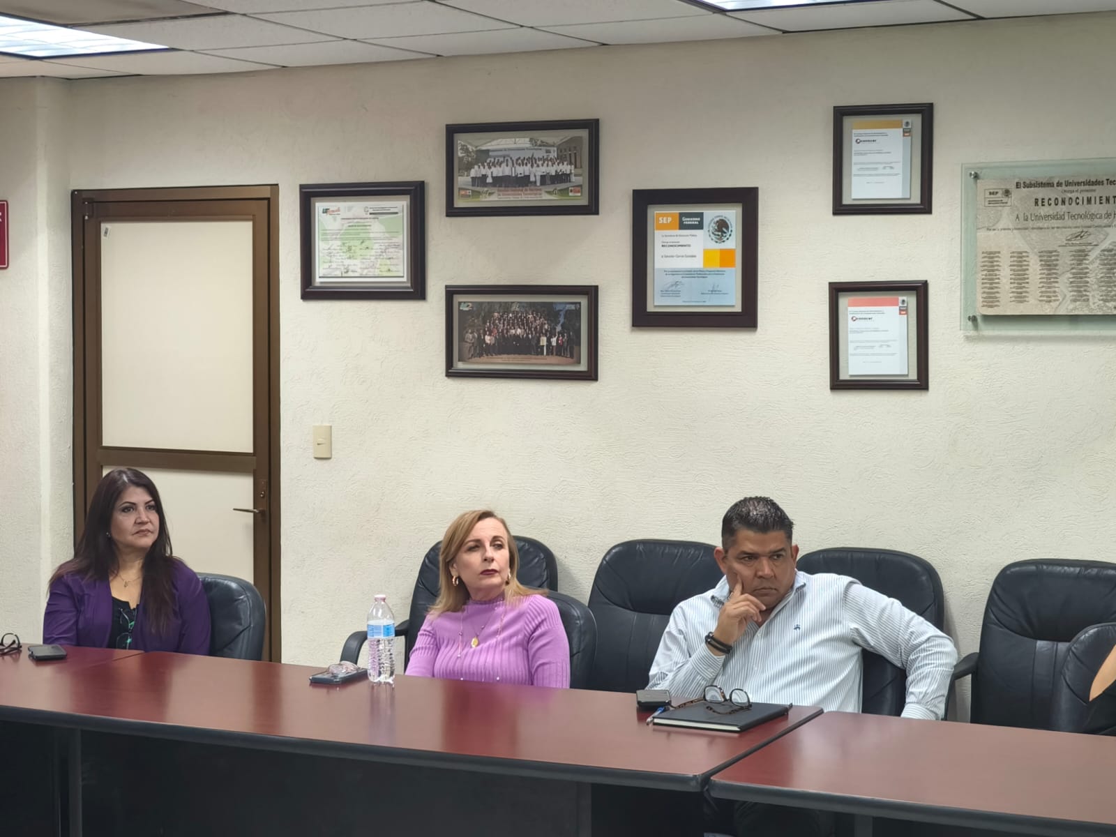 1dca1927 e3eb 440b a1ef 32c15f59f14b