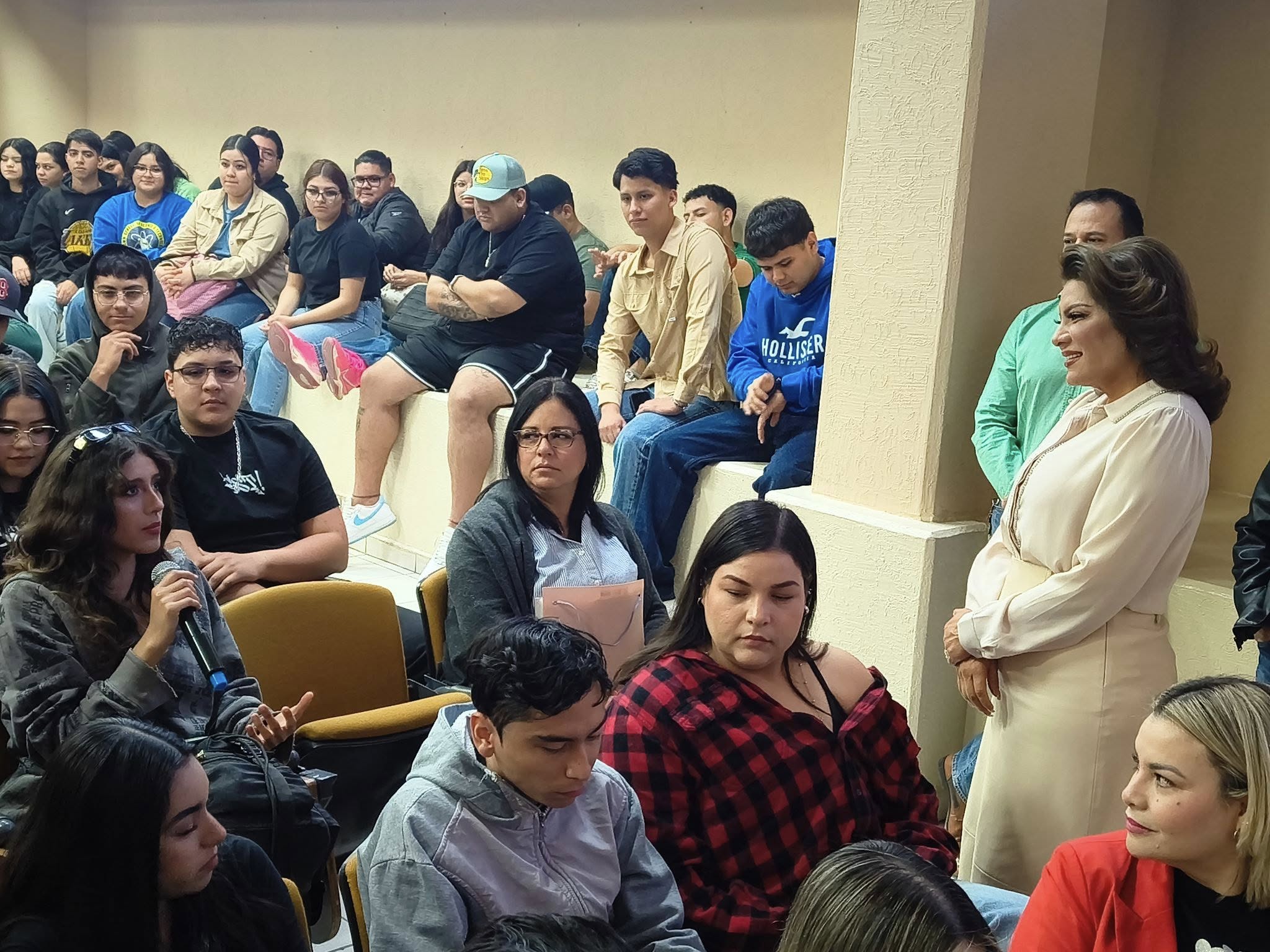 &quot;Hecho en Sonora, hecho en México&quot; conferencia de la Senadora Lorenia Valles,  dirigida a estudiantes de la UTH